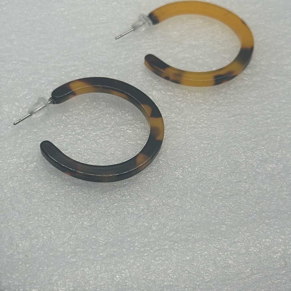 Chic Mismatch Tortoise Shell Hoop Earrings - 1.2" - Brand New - Unique Style - Picture 11 of 16